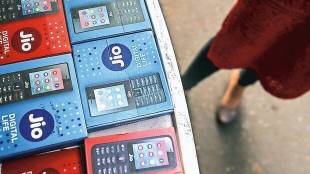 The emergence of a new Covid variant could impact fuel demand and B&M retail if restrictions are imposed. Revise PT to Rs 2,950 to factor in higher valuation of Jio. Maintain Buy.