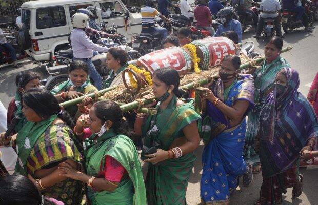 Biju Janata Dal workers during a protest rally in Bhubaneswar against LPG cylinder price hike (PTI Image)