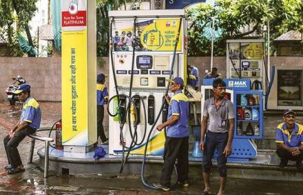 It has also underperformed IOCL by 40%/17%. While the large special dividend paid in Sep-21 has offset a part of the stark underperformance, we note that BPCL outperformed HPCL/IOCL 97%/241% over the last decade. It has also underperformed IOCL by 40%/17%. While the large special dividend paid in Sep-21 has offset a part of the stark underperformance, we note that BPCL outperformed HPCL/IOCL 97%/241% over the last decade.