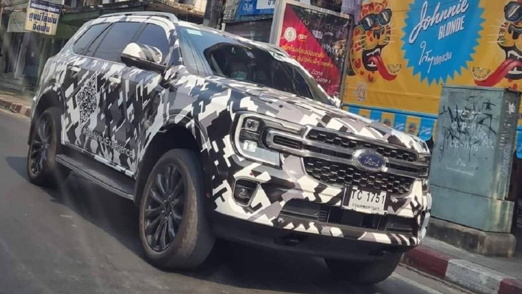 All-new Ford Endeavour seen performing test runs in Thailand: Wears production-ready shell