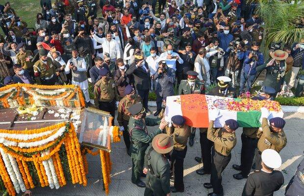CDS General Bipin Rawat IAF Tamil Nadu Chopper Crash Live Updates, helicopter crash today india, army helicopter crash today, indian army helicopter crash, helicopter crash india, bipin rawat helicopter, bipin rawat helicopter accident, bipin rawat helicopter crash today, iaf mi-17 v5 helicopter crash today, indian army helicopter crash today in niligiris, indian army helicopter crash today in tamil nadu