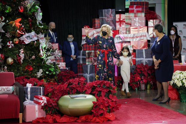 On the occasion of Christmas Eve, US President Joe Biden and First Lady Jill Biden went to Children's National Hospital in Washington to read 