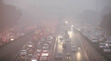 During peak air pollution, there is an increase in reporting of lung-related ailments. (File image: IE)