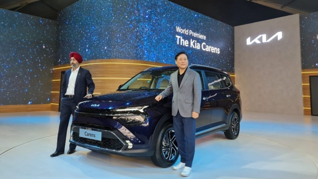kia carens unveiled
