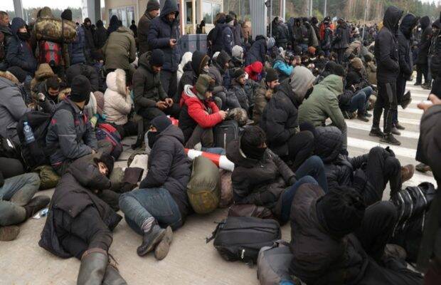 Migrants gather on the Belarusian-Polish border in an attempt to cross it at the Bruzgi-Kuznica Bialostocka border crossing, Belarus November 15, 2021. (Reuters Image)