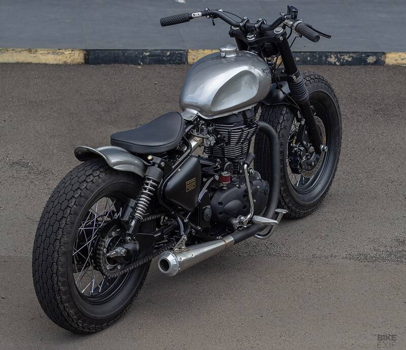 The bodywork had a major overhaul too. FrontWheel massaged a pair of deep knee indents into the fuel tank, then added a Monza-style gas cap. Behind it is a slim, sprung bobber seat, followed by a stunning custom ducktail fender to finish off the tail end. FrontWheel also installed a smaller headlight up front, and made a custom mount for a Motogadget speedo. Also present are new handlebars and grips, a new throttle, an upgraded brake fluid reservoir, and micro switches. And the ignition’s been relocated to the left of the bike, just below the tank. (Source: Bikeexif)