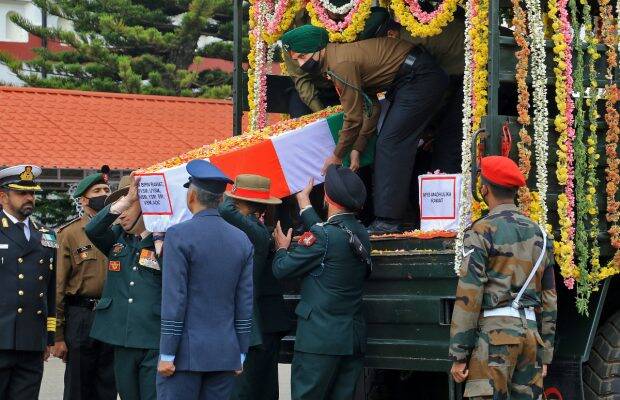 CDS Bipin Rawat Chopper Crash Live Updates, Army Chief Gen Bipin Rawat Death Live News, Indian Army Helicopter Crash Latest News Live Coverage