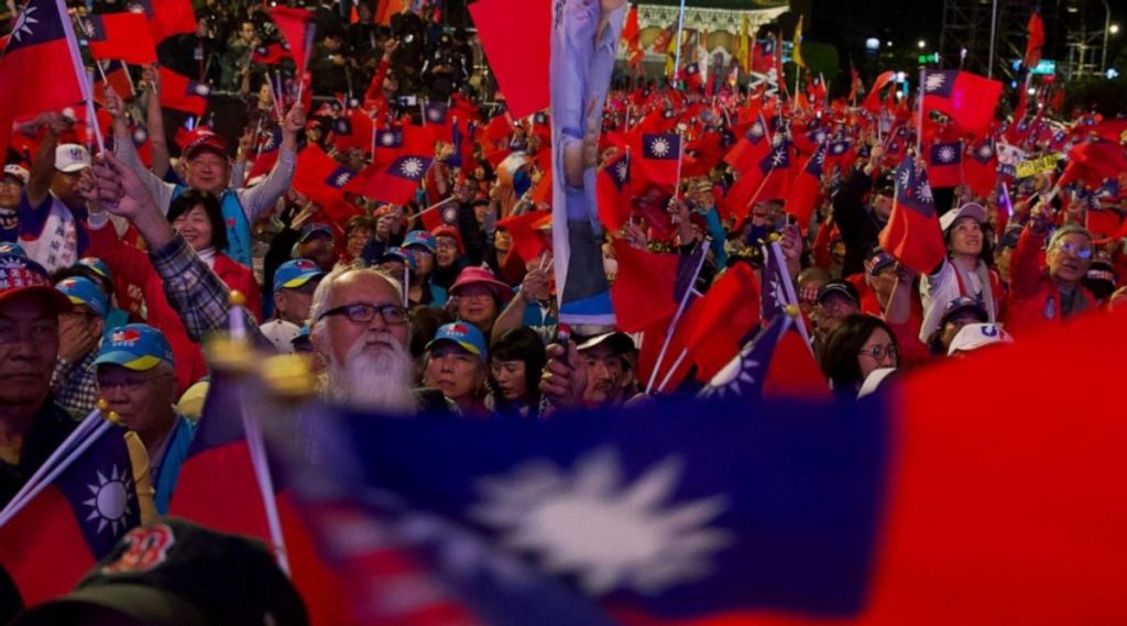Supporters of Han Kuo-yu, Taiwan's 2020 presidential election candidate for the KMT or Nationalist Party, attend a campaign rally in Taipei, Taiwan, Thursday, Jan. 9, 2020. Taiwan will hold its presidential election on Jan. 11. (AP Photo/Ng Han Guan)
