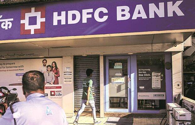 A man walks towards an HDFC Bank Ltd. branch in Mumbai, India, on Saturday, April 21, 2018. HDFC is scheduled to announce fourth-quarter earnings on April 30. Photographer: Dhiraj Singh/Bloomberg A man walks towards an HDFC Bank Ltd. branch in Mumbai, India, on Saturday, April 21, 2018. HDFC is scheduled to announce fourth-quarter earnings on April 30. Photographer: Dhiraj Singh/Bloomberg
