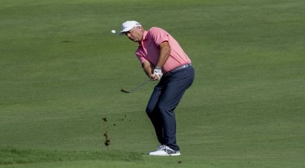 Stewart Cink hits his fairway shot during the Sentry Tournament of Champions in Hawaii (Photo courtesy :USA TODAY Sports)