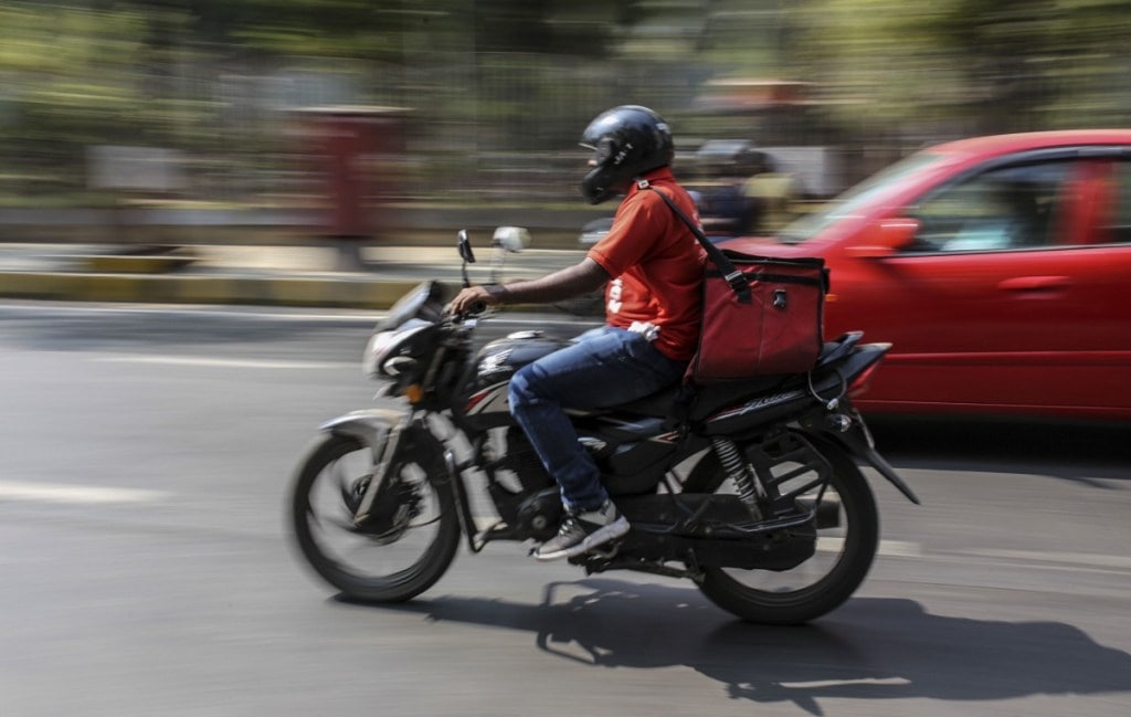 online food delivery, GST, restaurant, night curfew, new year's eve, food orders, grocery orders, omicron, Swiggy, Zomato, Blinkit, Instamart