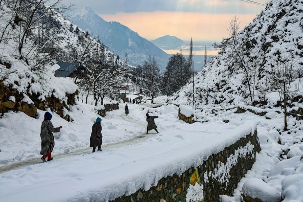 The MeT office said the weather is likely to stay mainly dry over the next few days in the Kashmir Valley. (PTI Photo)