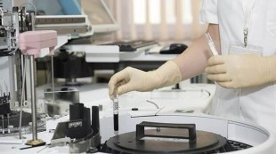Government agencies procure standard RT-PCR test kits for Rs 20-30 each. (File)