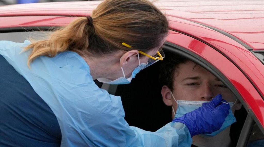 There were five deaths reported in New South Wales and Victoria, bringing the national death toll throughout the
pandemic to almost 2,260 people. (AP Image) There were five deaths reported in New South Wales and Victoria, bringing the national death toll throughout the
pandemic to almost 2,260 people. (AP Image)