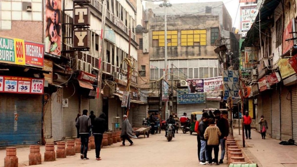 According to a survey by CAIT, around 96 per cent traders have opined to open the market on weekdays while 97 per cent of traders have insisted on strict adherence to Covid safety rules. (Image: IE/ Amit Mehra)