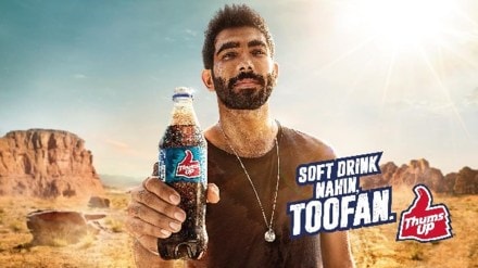 At the end of the TVC, Jasprit Bumrah reverses the bottle of Thums Up which correlates with its recent #PalatDe and #TaanePalatDe campaigns At the end of the TVC, Jasprit Bumrah reverses the bottle of Thums Up which correlates with its recent #PalatDe and #TaanePalatDe campaigns
