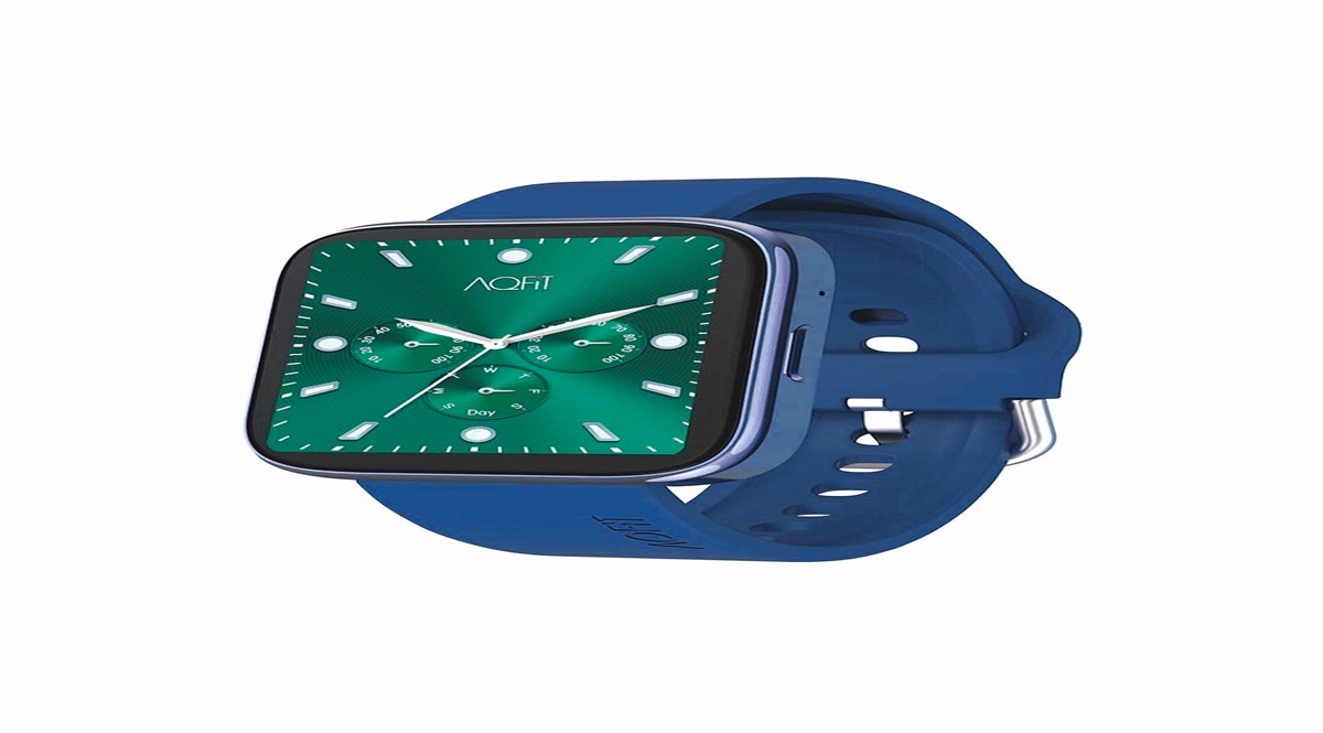 Tracking your vital health parameters also comes easy with its built-in SpO2 and heart rate monitor.