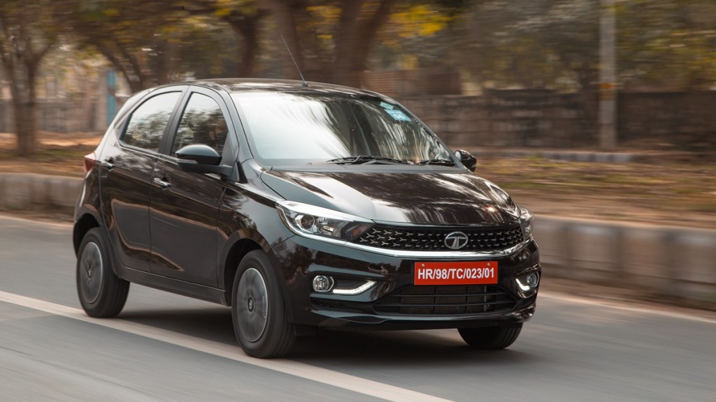 2022 Tata Tiago iCNG Driving