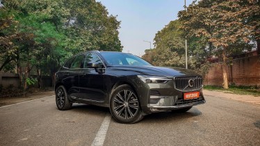 2022 Volvo XC60 Facelift Review Front 3 Quarters