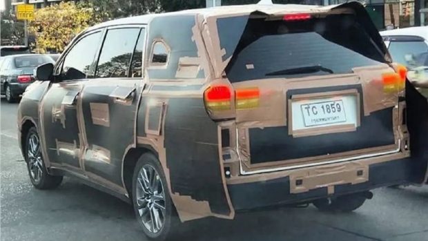 2023 Toyota Innova Crysta Spyshot