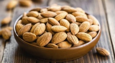 It is known that almonds, which are among the healthiest nuts that should be consumed regularly, have a lot of benefits for a healthy heart.