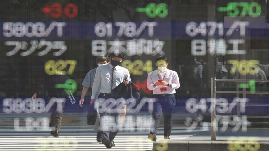 Oil slightly off 7-year peak, while New Zealand dollar jumps on hawkish rate hike. (File Photo: Reuters)