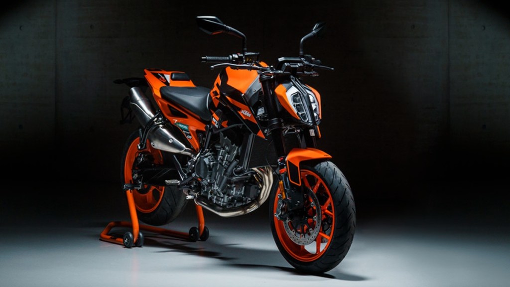 GP colours for the Scalpel: KTM 2022 890 Duke GP rolled out