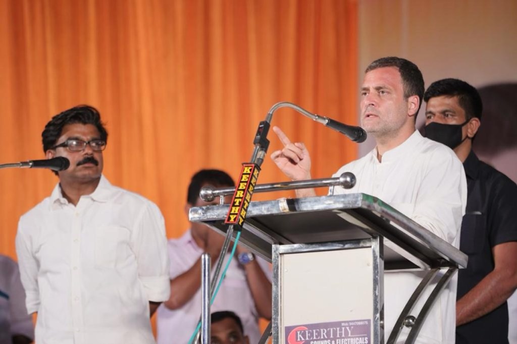 Rahul Gandhi said that the Delhi government doesn't understand people's pain. He justified the Anganwadi worker's fight.