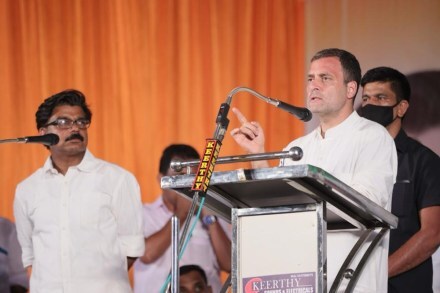 Rahul Gandhi said that the Delhi government doesn't understand people's pain. He justified the Anganwadi worker's fight.