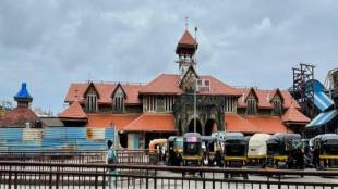 Bandra Station, railways