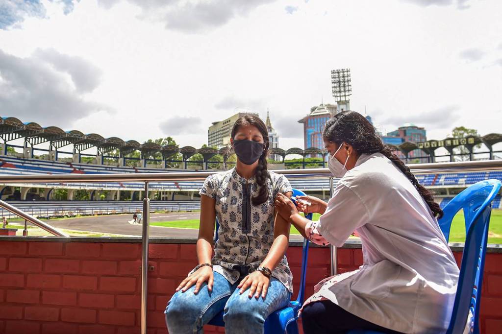 Bengaluru: A health worker administers a dose of COVID-19 vaccine to a sportsperson, at Kanteerava Stadium in Bengaluru, Thursday, June 10, 2021. (PTI Photo/Shailendra Bhojak)(PTI06_10_2021_000146A)