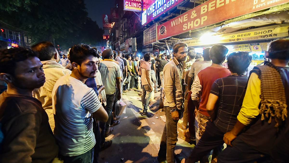 Liquor rush in Delhi Liquor rush in Delhi
