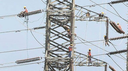 The Mumbai Divisional Railway Manager said local train services had been disrupted over the Western Line due to the outage. (File)