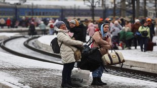 People wait for a train heading to Poland as they flee Russia's invasion of Ukraine, in the train station in Lviv, Ukrain. (Reuters image)