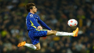 Chelsea's Mason Mount in action (Reuters image)