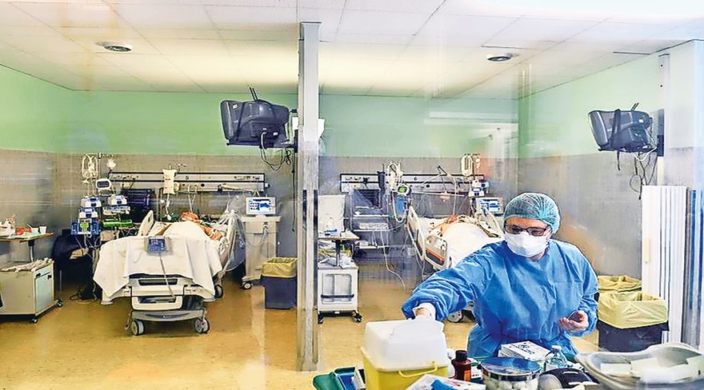 The RBI’s report on the State of the Economy started on a sombre note, which says that the outlook for the global economy is beset with downside risks and Omicron continues to weigh on overall activity The RBI’s report on the State of the Economy started on a sombre note, which says that the outlook for the global economy is beset with downside risks and Omicron continues to weigh on overall activity