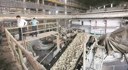 According to a paper prepared by Niti Aayog, released by the Prime Minister in June last year, 760 crore litres of ethanol capacity will be required from the sugar industry using cane and molasses. The current capacity of the sugar industry is around 460 crore litres. According to a paper prepared by Niti Aayog, released by the Prime Minister in June last year, 760 crore litres of ethanol capacity will be required from the sugar industry using cane and molasses. The current capacity of the sugar industry is around 460 crore litres.