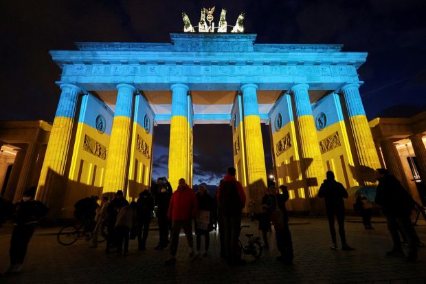 Brandenburg Gate is seen lit up in the colours of Ukrainian flag during an anti-war protest, after Russian President Vladimir Putin authorized a military operation in eastern Ukraine, in Berlin, Germany. (Reuters Photo)