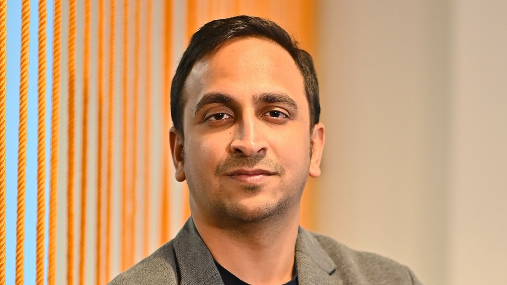 Consumers are prompted by video advertisements to visit a specific website and purchase a product.