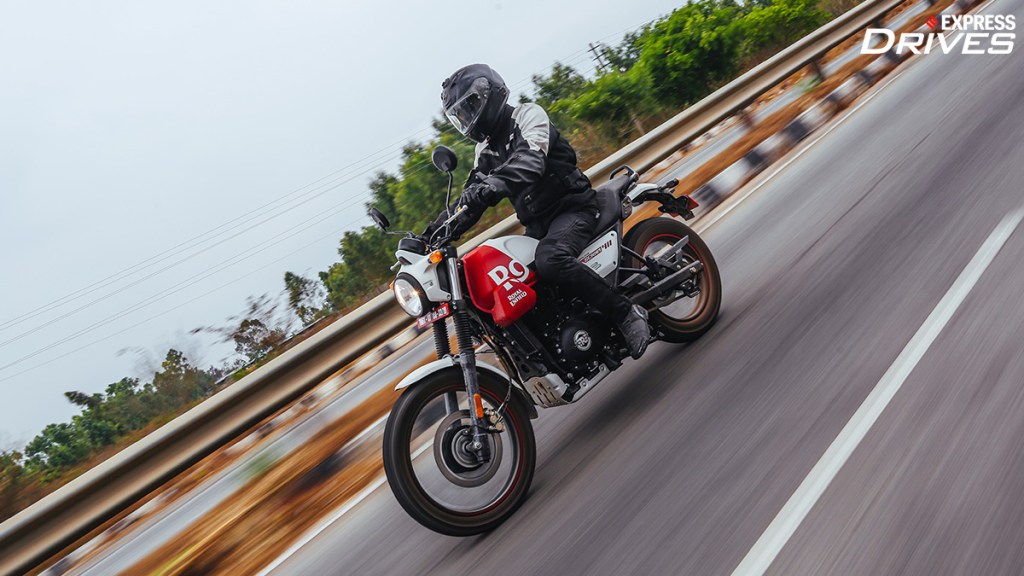 Royal Enfield Scram 411 riding