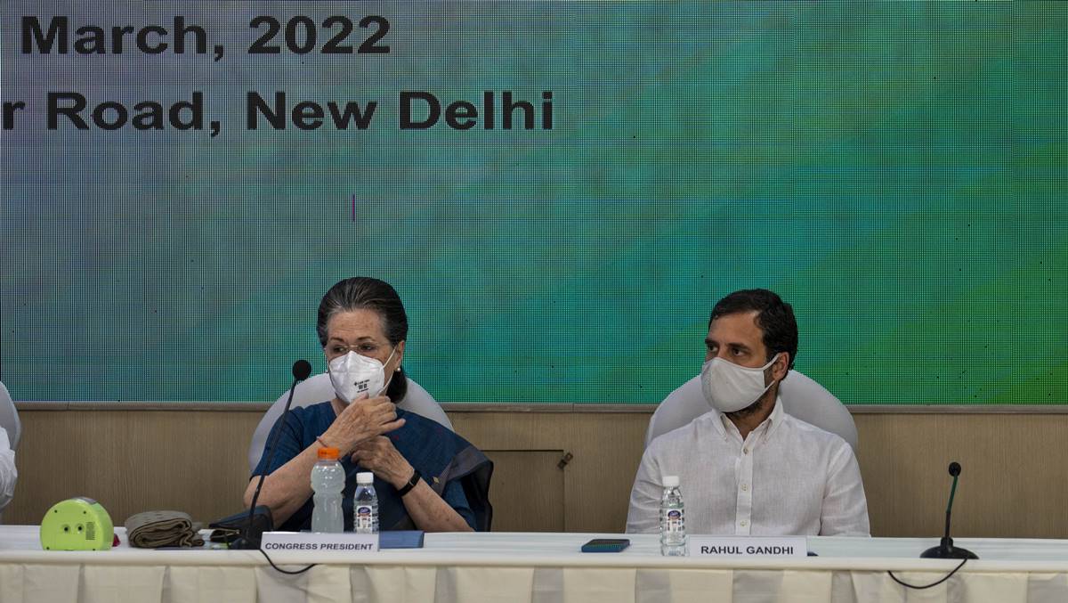 ED summons Congress interim president Sonia Gandhi and party MP Rahul Gandhi (AP Photo)