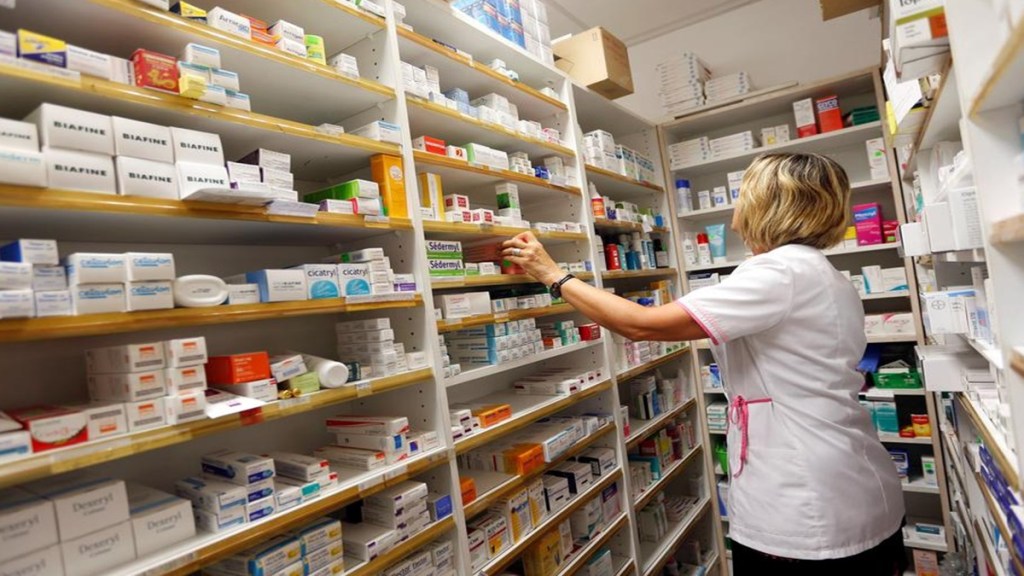 retail pharmacies, wellness market, McKinsey & Company, omni-channel supply model. e-commerce giants, retailers.