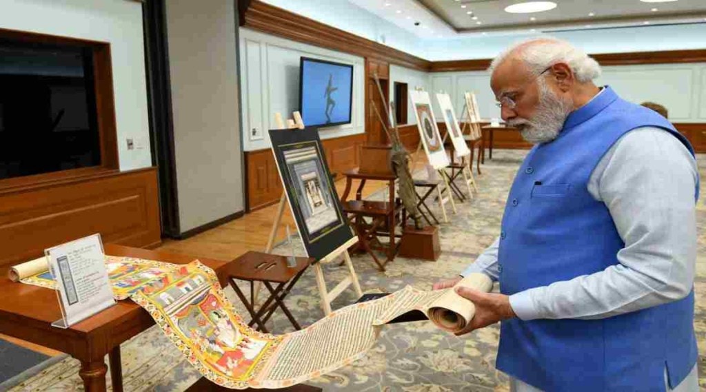 Prime Minister Narendra Modi had inspected the antiquities which have been returned by Australia. (Twitter/ @BiswajitThongam)