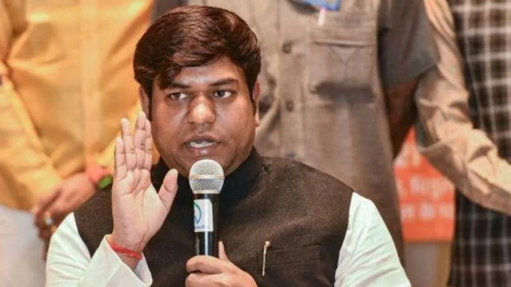 Nitish Kumar recommended Sahani's expulsion from the cabinet to the Governor in the evening, after a written submission to the effect by the BJP.