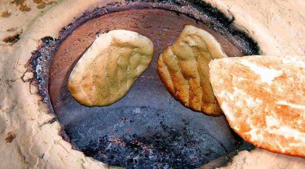 Punjabis have their tandoori roti, naan and winters are reserved for makke (cornmeal) ki roti 