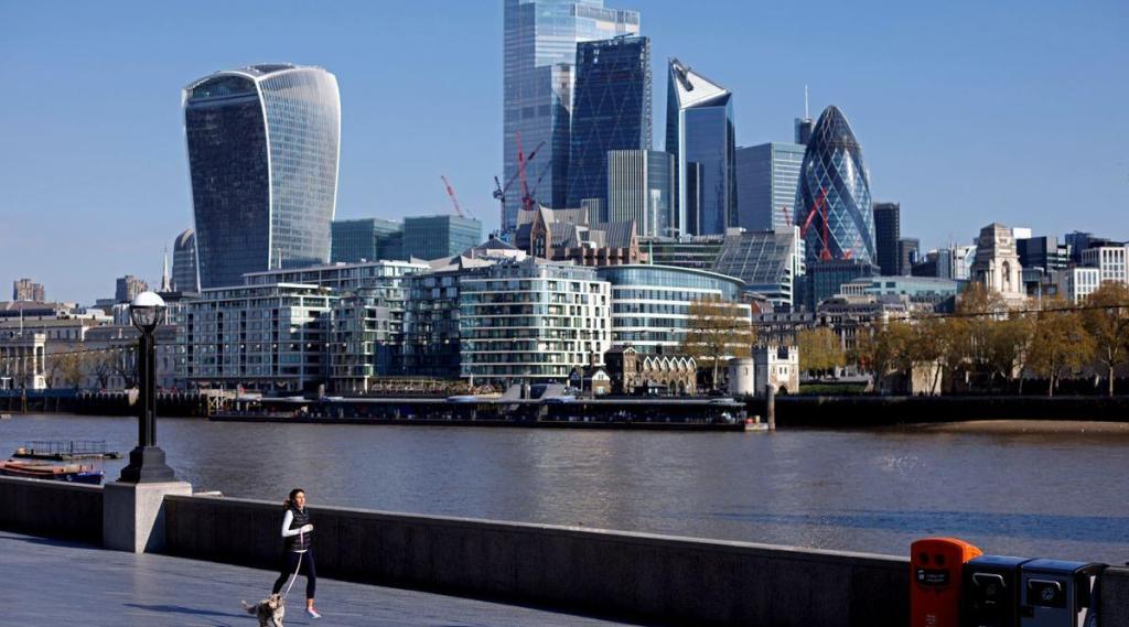jobs in uk, United Kingdom, migrating to UK, passport, uk immigration, work visa, visa