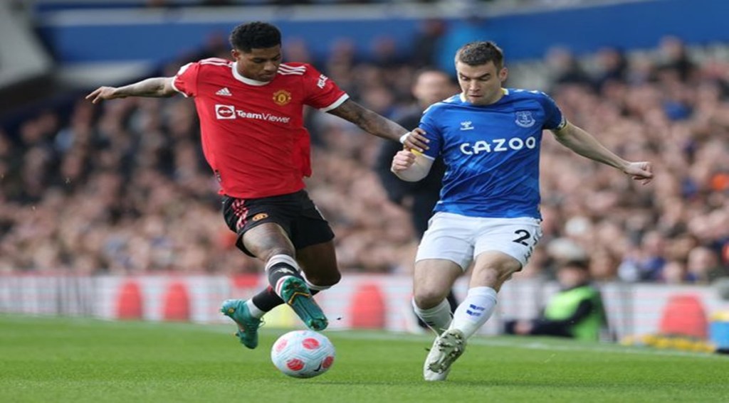 Manchester United's Marcus Rashford in action with Everton's Seamus Coleman (Reuters image)