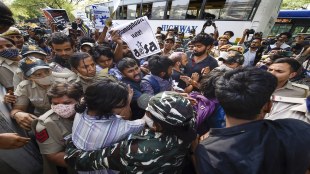 Police detain activists of All India Students' Association (AISA) during a protest demanding the arrest of Bajrang Muni, who allegedly made rape threats, outside UP Bhawan in New Delhi (Image: PTI)
