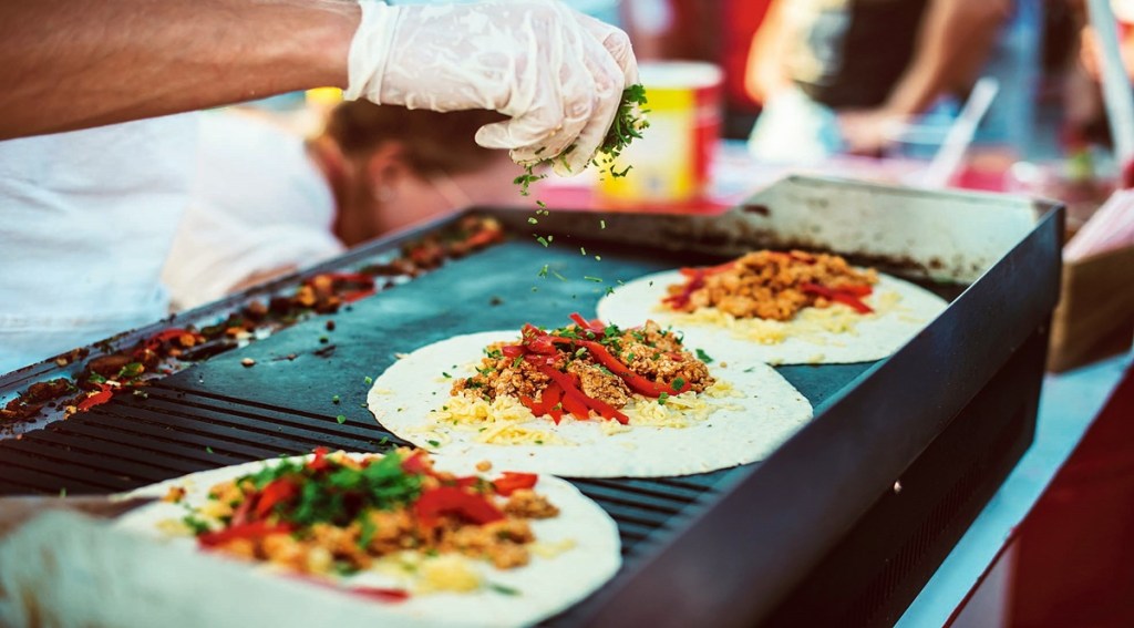 IHRA is the largest association of hotel and restaurant owners in the country, and has more than 8,000 affiliate members in Maharashtra. Zomato and Swiggy didn't respond on the matter.