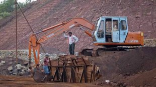 Changing its earlier stance. the Union ministries of steel has recently supported the miners’ case for lifting of ban on export of iron ore extracted from the Karnataka's three districts – Bellary, Chitradurga and Tumkar.